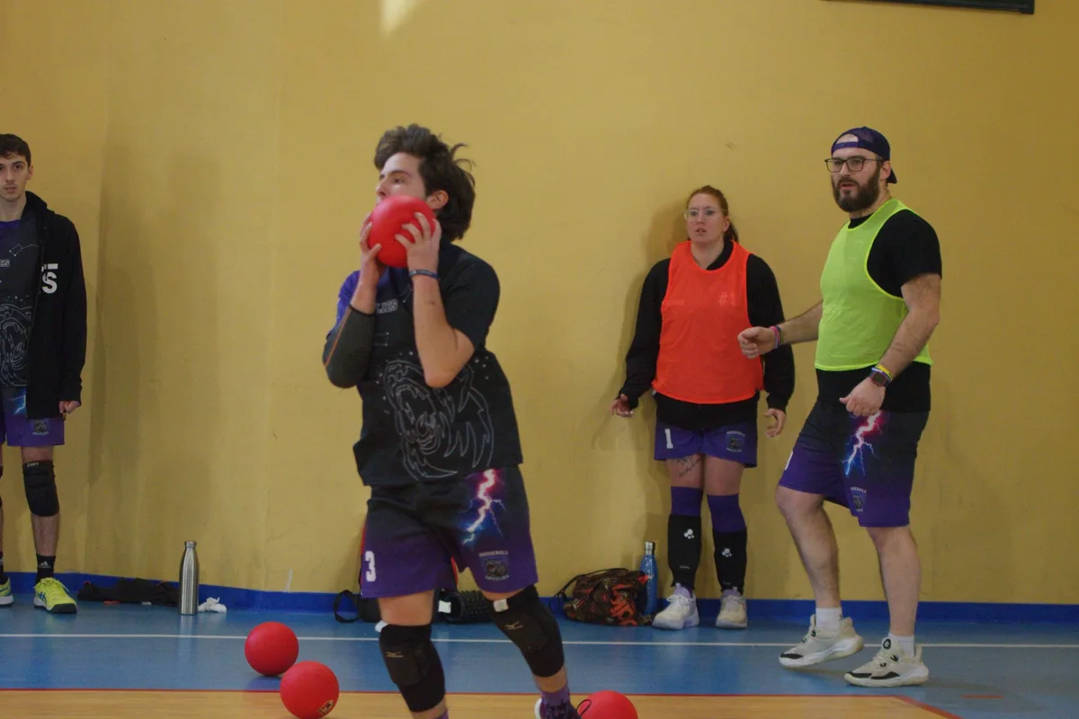 Dodgeball Ravenna – tiro con palla rossa